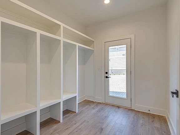 3rd image of 417 Lellyett Ave