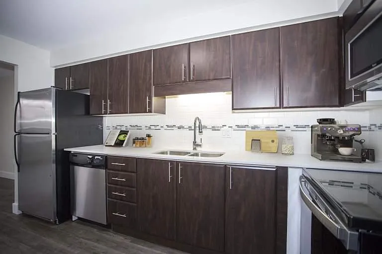 675 Richmond St — Photo 12