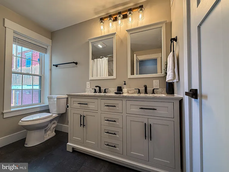 521 Locust St — Photo 24