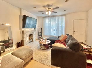 2000 W Huron St #1B, Chicago, IL 60612
