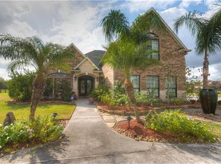 317 E Canal Rd, Highlands, TX 77562