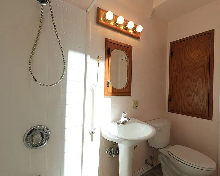 1744 County Ln — Photo 5