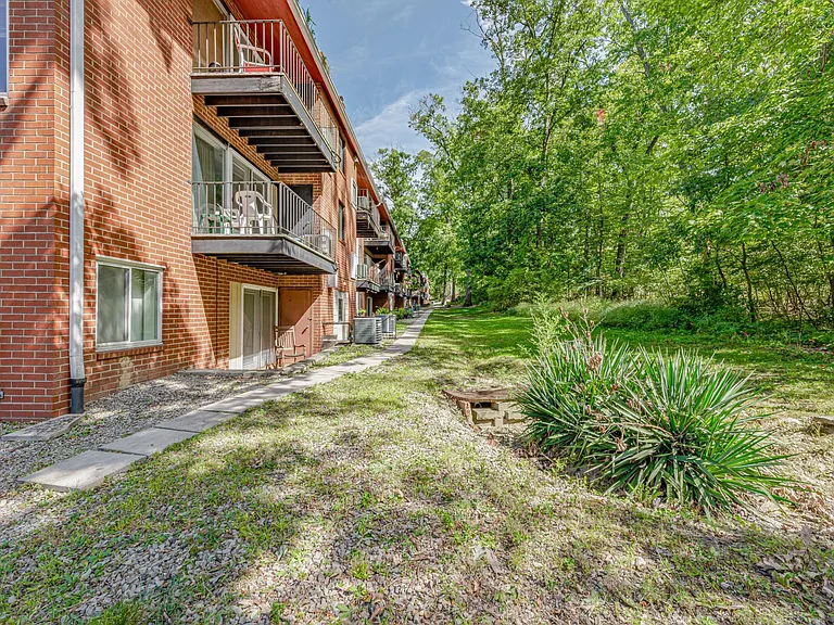 Brooklane Manor Apartments — Photo 90