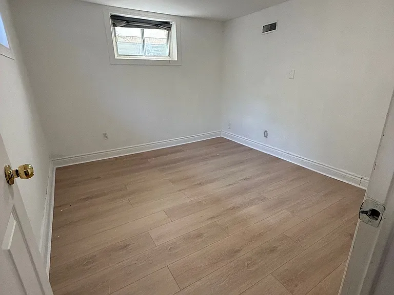 93 Morgan Ave — Photo 6