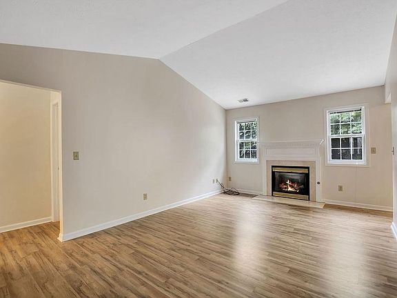 2nd image of 46 Indian Cove Cir