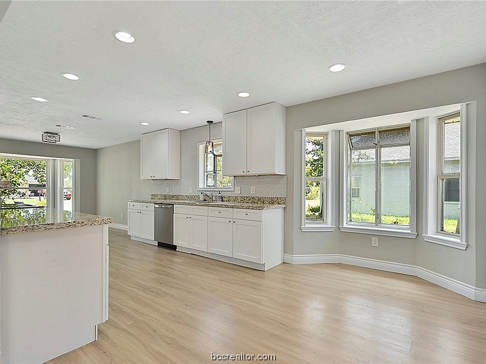 1st image of 2302 Quail Hollow Dr