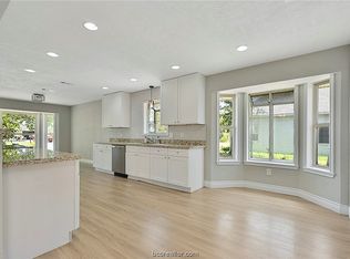 2302 Quail Hollow Dr, Bryan, TX 77802