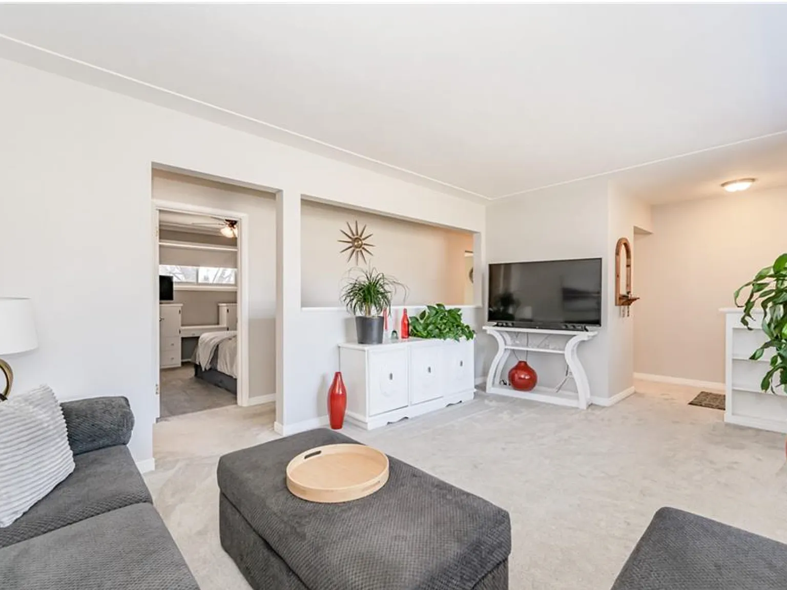 3 bed, 1.5 bath, 1180 sqft, $2,300 — Photo 2