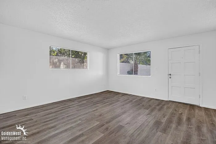 2209 W Belmont Ave #6 — Photo 3