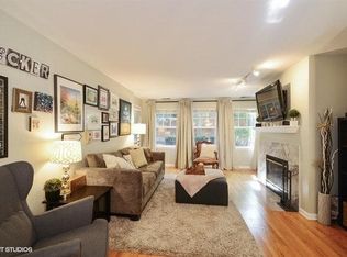 301B W Goethe St #204, Chicago, IL 60610