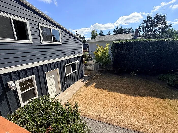 720 NE 34th Pl — Photo 33
