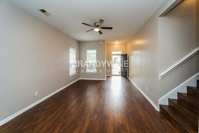 6828 Kamali Ave — Photo 3