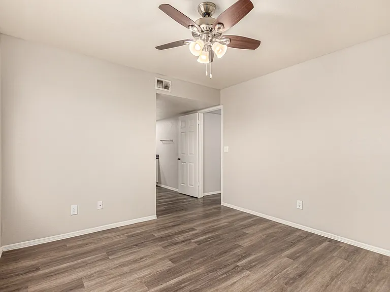 Goldcrest Apartments — Photo 22