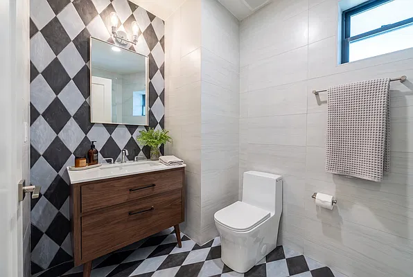 Bathroom, photo 1