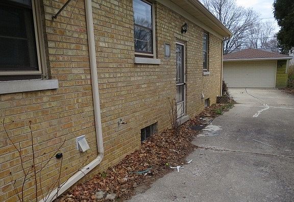 2nd image of 1325 Mandel Ave