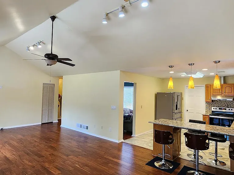 6108 Williams Rd — Photo 13