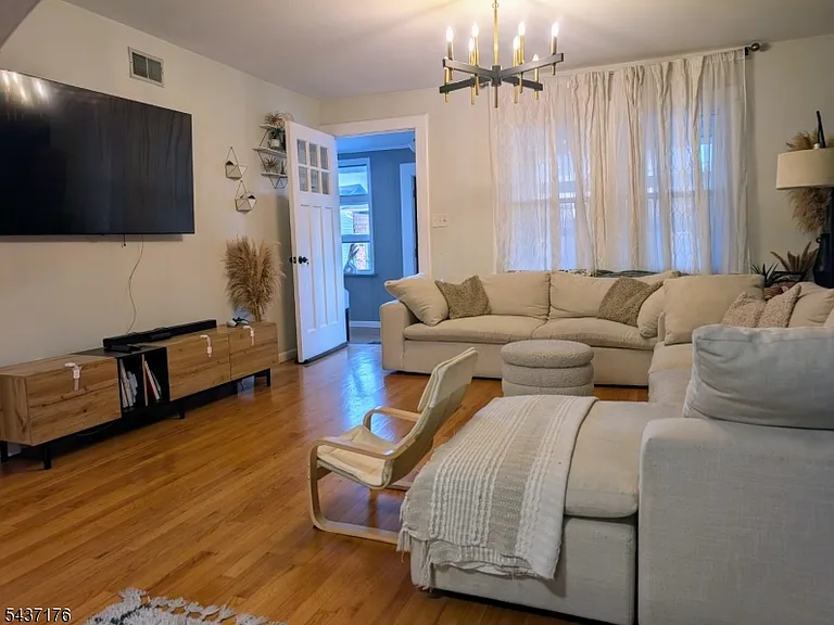 2518 Hawthorne Ave — Photo 6