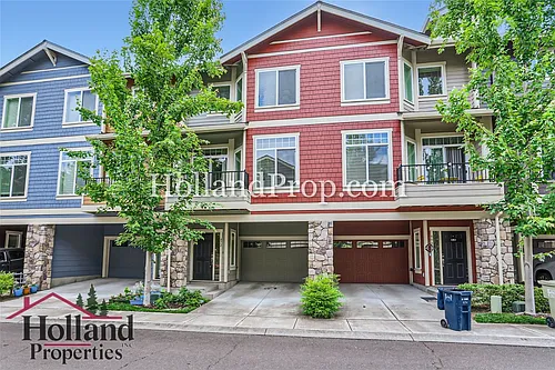 472 NE Patricia Ann Pl Photo 1