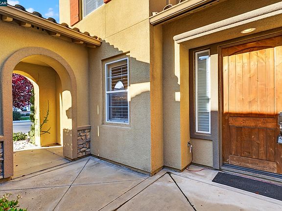 5th image of 626 Karina Ct