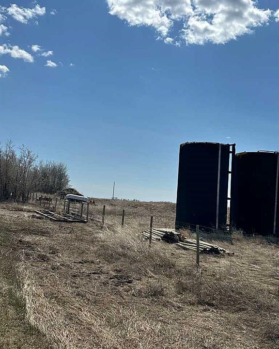 2nd image of Pt Of Se 3 #1-51-W4