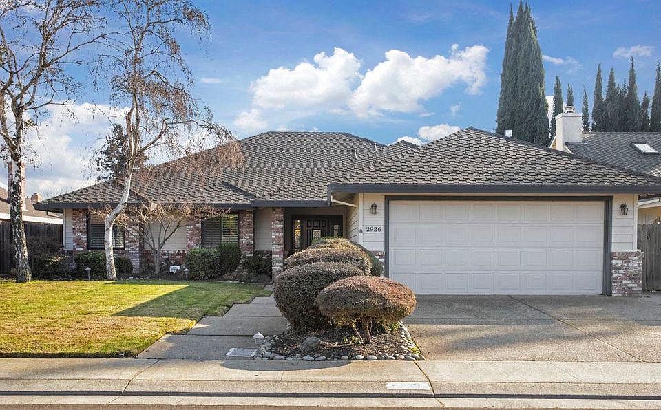 1st image of 2926 Rosewood Dr