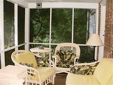 4th image of 40 Woodland Ave
