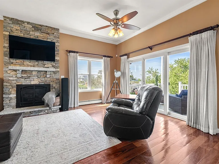 11 Kevin Ave — Photo 18