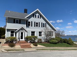 3 Circuit Dr, Cranston, RI 02905
