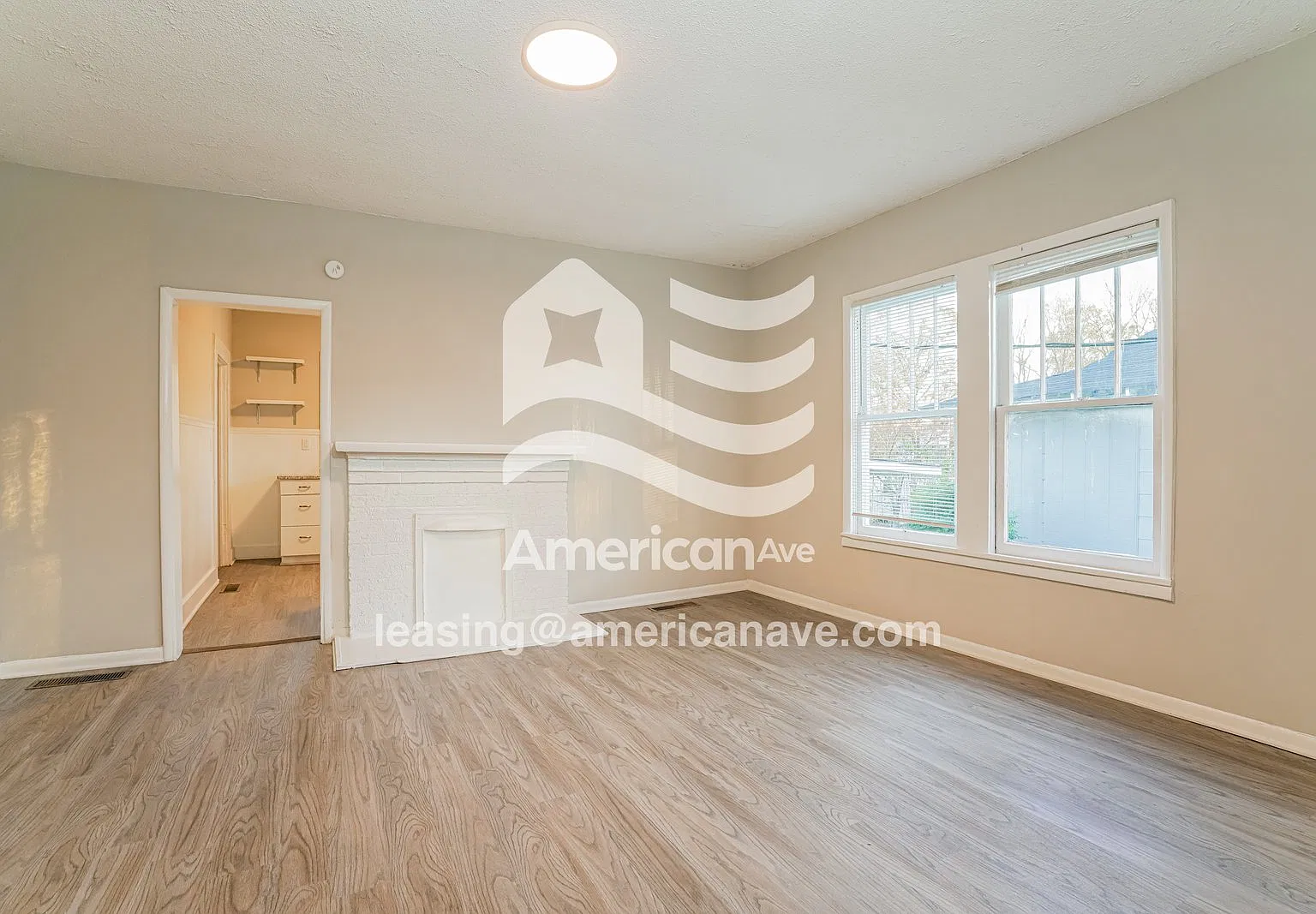 3 bed, 1.0 bath, 1186 sqft, $1,074 — Photo 2