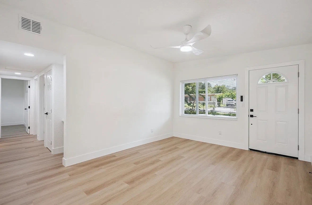 3 bed, 888 sqft, $2,250 — Photo 2