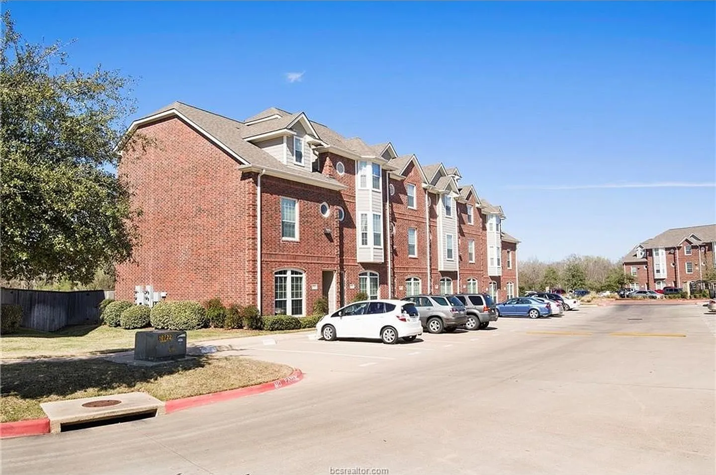 Available For August Pre-Lease!! 4 Bed 4 Bath In River Oaks Community! — Photo 1