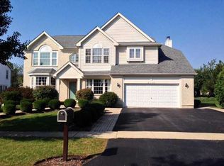 6100 Oakmont Ln, Gurnee, IL 60031