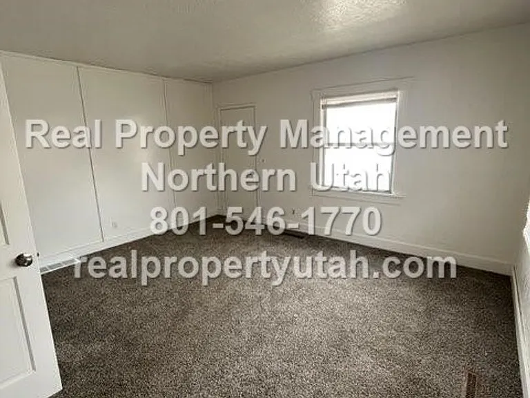 486 15th St — Photo 8