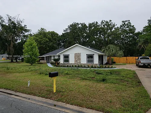 2020 NE 11th Pl Photo 1