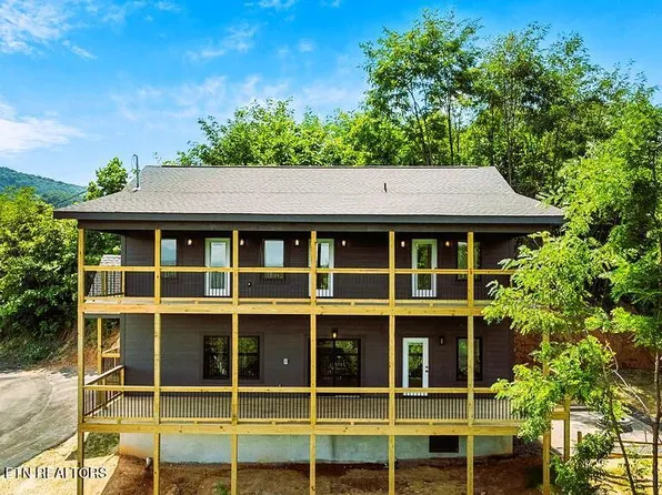 1131 Longview Ct, Gatlinburg, TN 37738