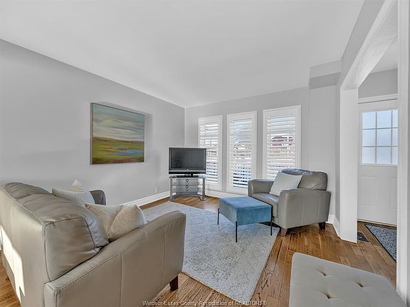 5th image of 8385 Riverside Dr E