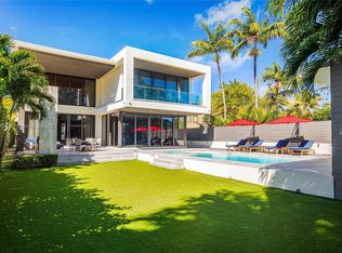 5061 N Bay Rd, Miami Beach, FL 33140