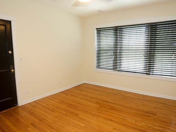 3571-W Hendeson-Unit-2-living_preview