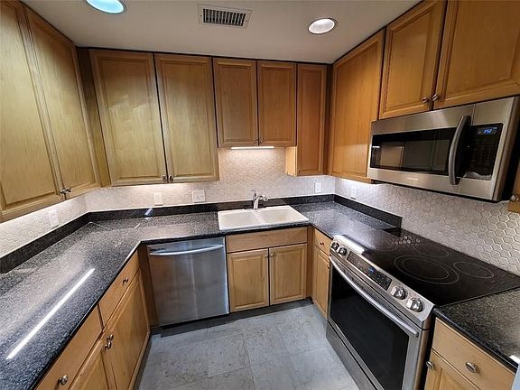 4th image of 195 14th St NE Unit 912