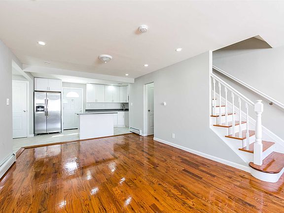 4th image of 116-26 197th St