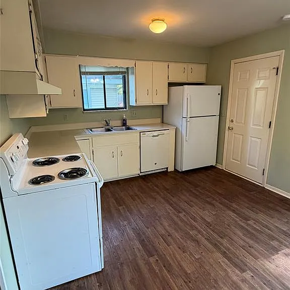 3277 Eastern Ave — Photo 5