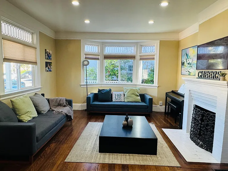 1345 Cabrillo Ave — Photo 2
