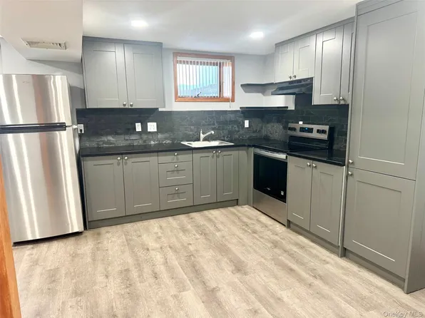 27 Blydenburgh Rd, Centereach, NY 11720