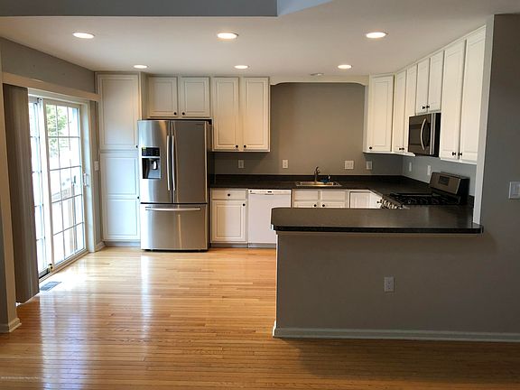 2nd image of 23 Ironwood Ct