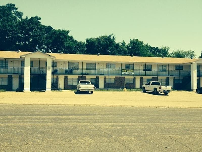 1st image of 401 E McReynolds St