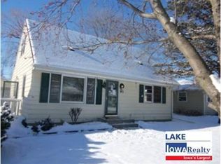 93 Mission Dr, Mason City, IA 50401