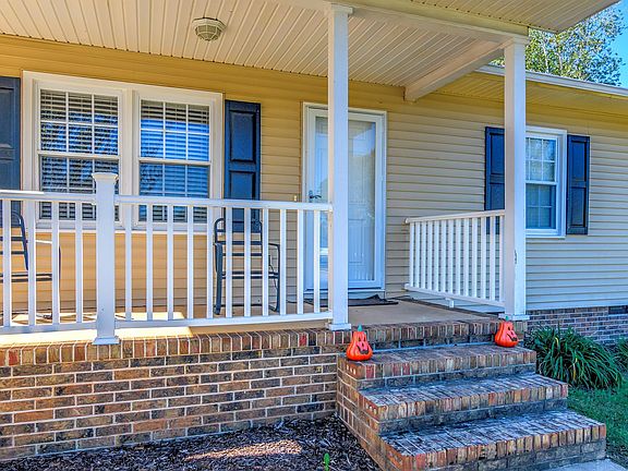 5th image of 210 Willow Branch Dr