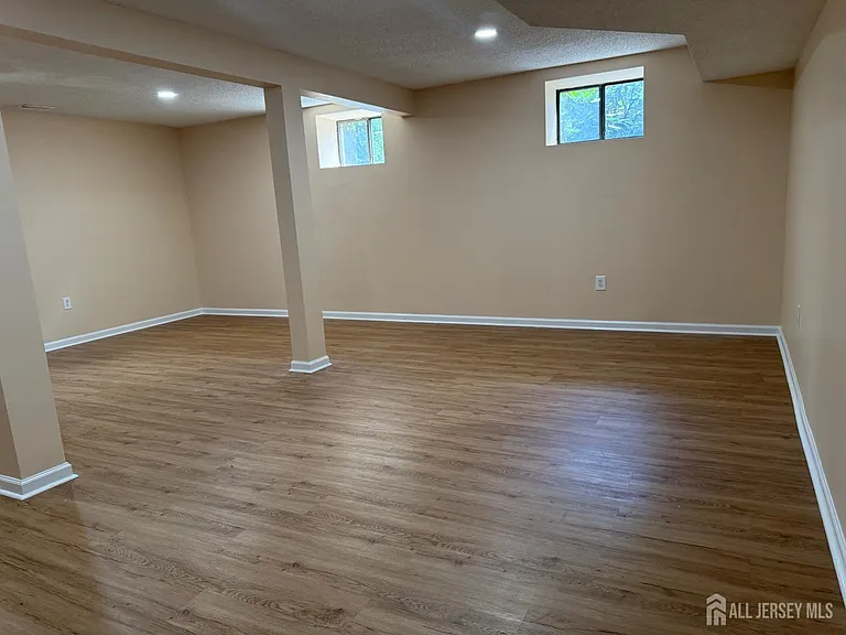 1502 Edison Glen Ter — Photo 23