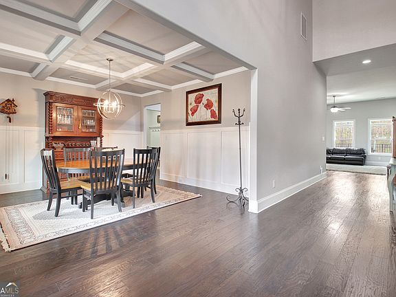 4th image of 147 Palomino Cir