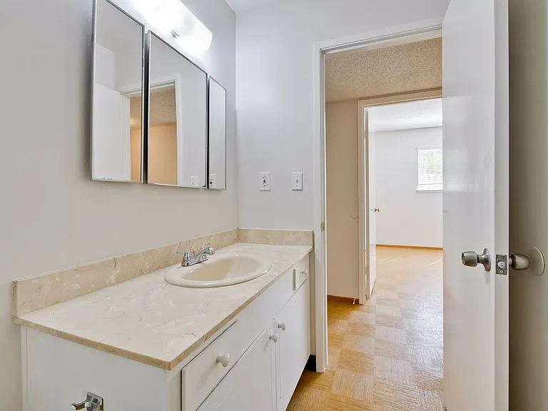 21940 Rucker Dr — Photo 30